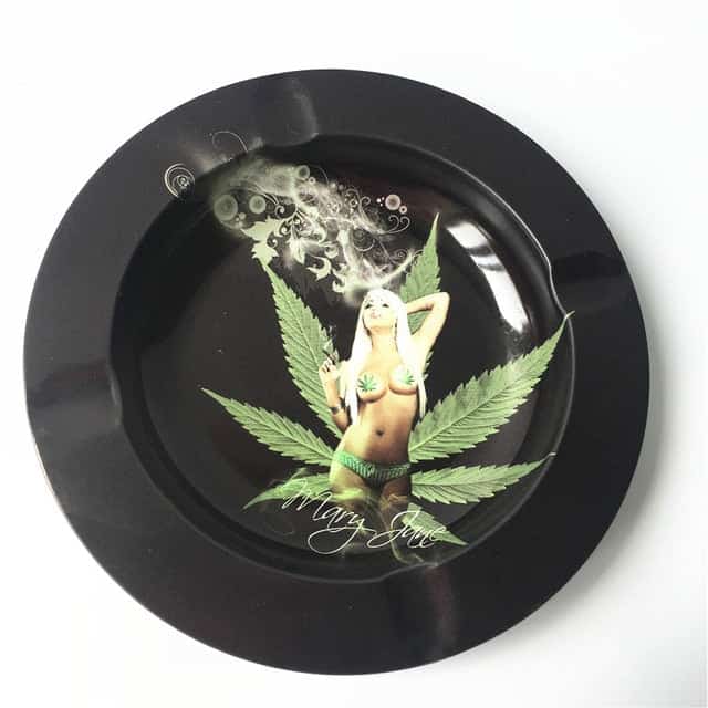 Cenicero Metal - Ganja